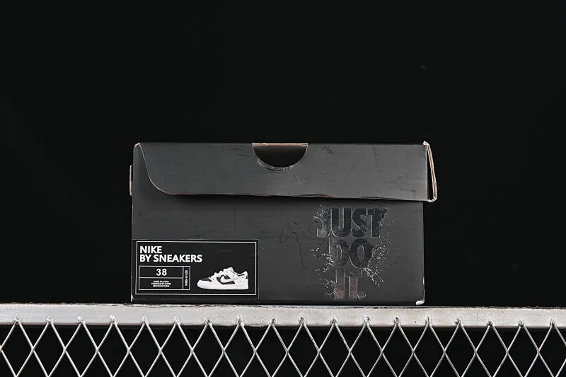 All categories Nk SB Dunk Series Nk SB Dunk Low High-end customized low-top sneakers Nike SB Dunk Low "Just Do it" Strap black and silver Anniversary high-end customized low-top casual sneakers WS0414-025